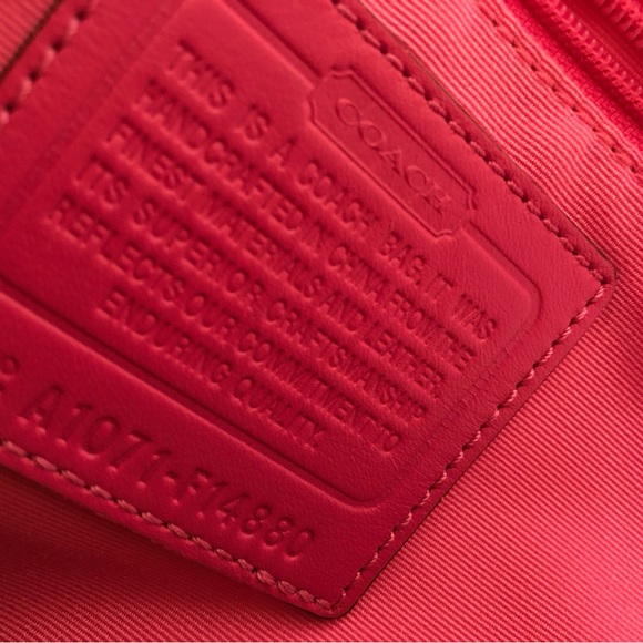 Coach handbag perfect for spring - Picture 5 of 16